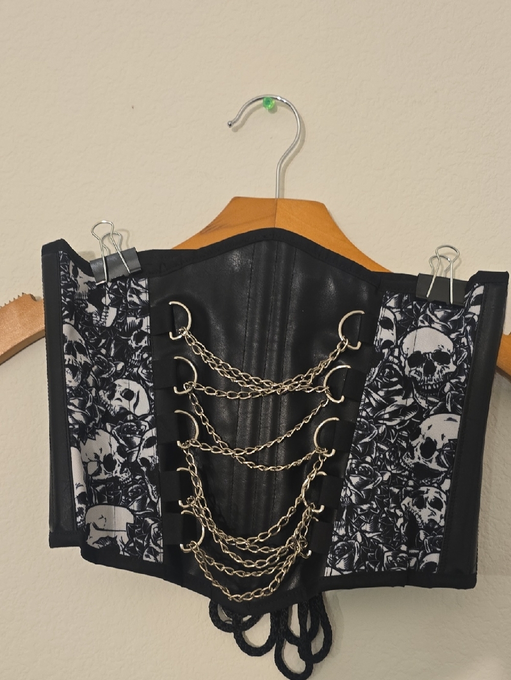 Black Skull Print Chain-Accent Waist Corset